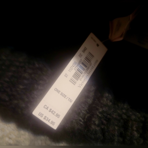 Victoria's Secret Black Knit Beanie with Pom Pom - Picture 2 of 9